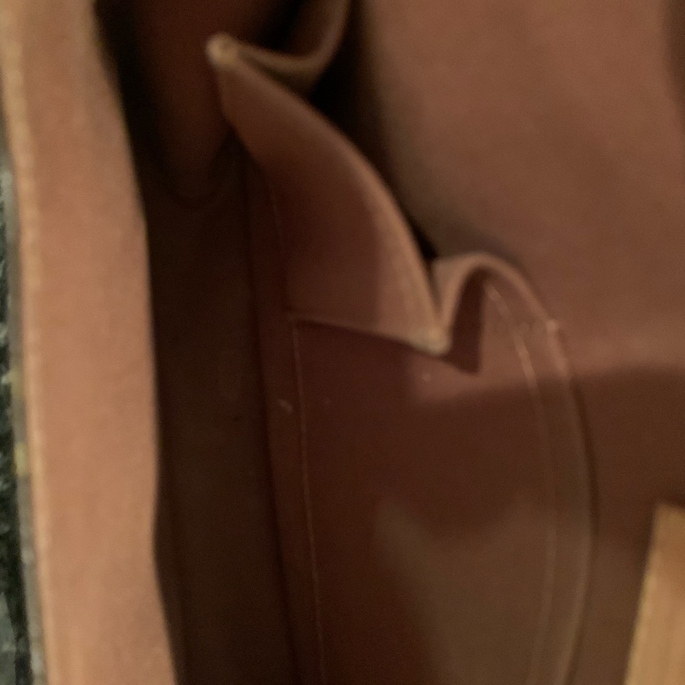 Good condition Louis Vuitton crossbody - Picture 6 of 11